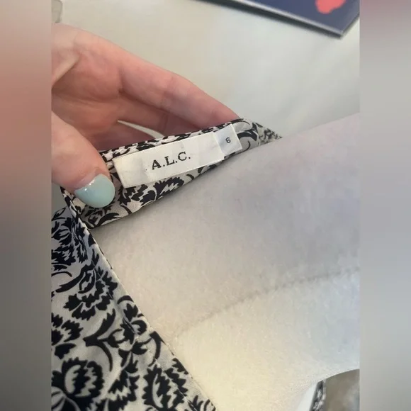 A.L.C. Ray Deep-V Bell-Sleeve Printed Silk Top Black/White Size 6 - Picture 3 of 4